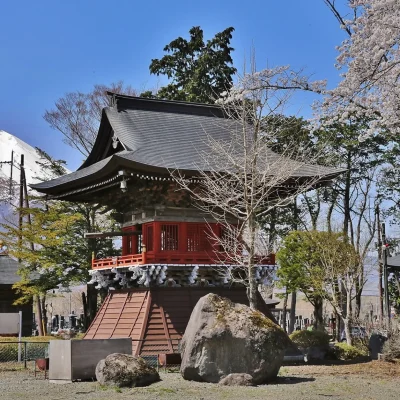 春の承天寺と富士山