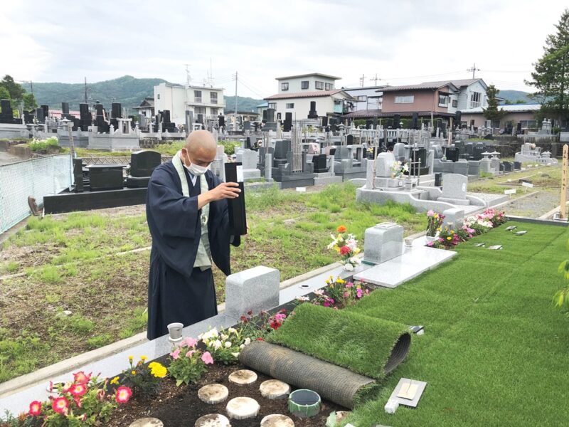樹木葬でそれぞれの永代墓所へ埋葬
