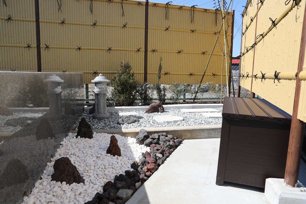 忍野富士樹木葬敷地内の庭園