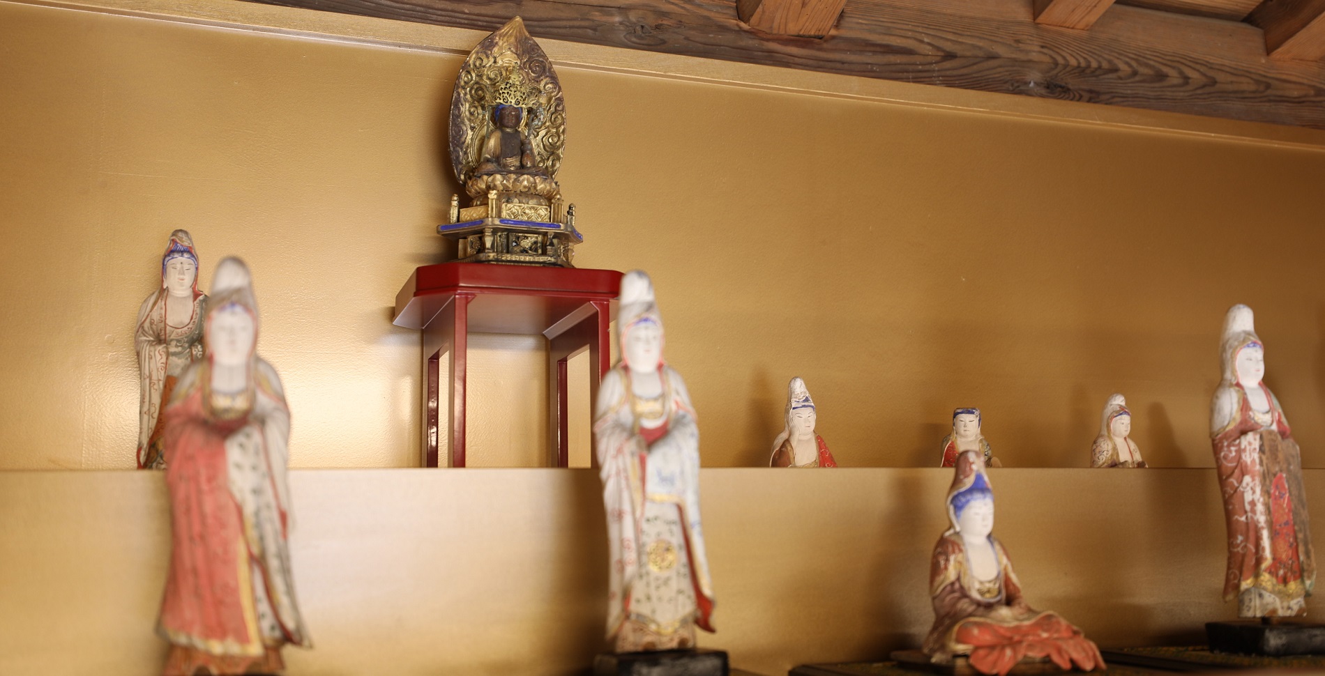 勢至庵内の観音様